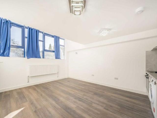 Apartment for rent in Bell Green, Greater London