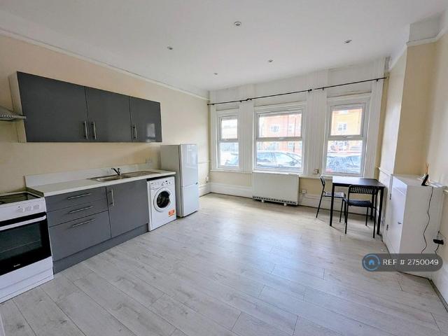 Flat for rent in Palmers Green, Greater London