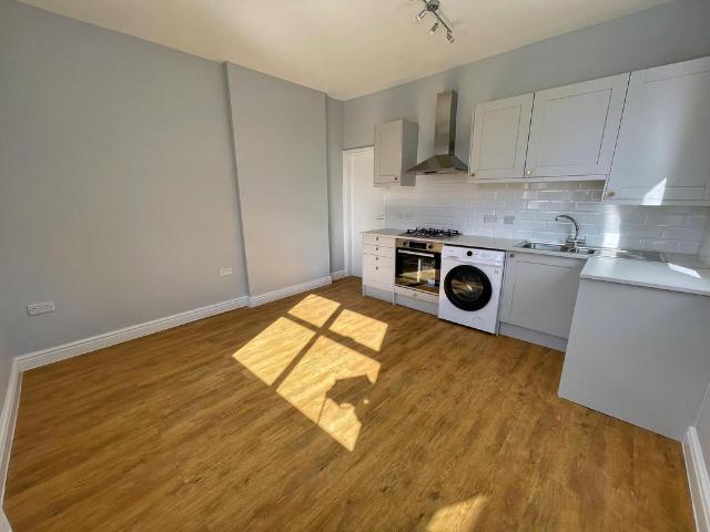 Flat for rent in Sedgley Park, Bury
