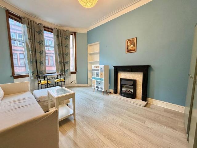 Apartment for rent in Thornwood, Glasgow