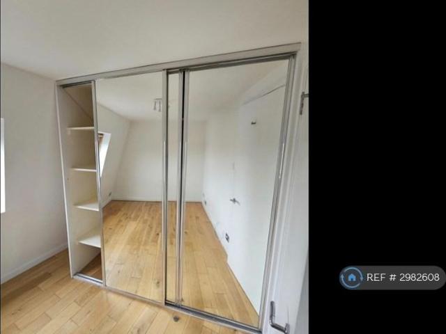 Apartment for rent in North Sheen, Greater London