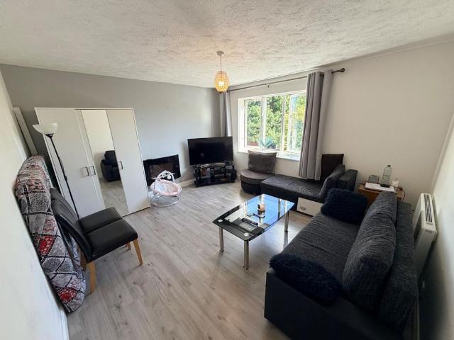 Apartment for rent in Woodside Estate, Houghton Regis