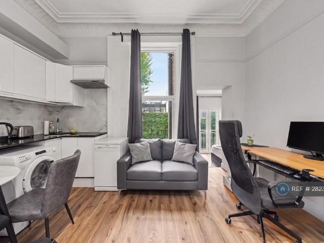 Flat for rent in Earl's Court, Greater London