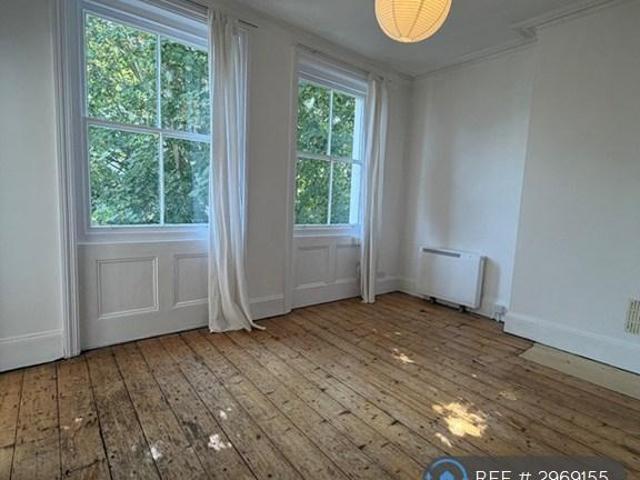 Flat for rent in Aldrington