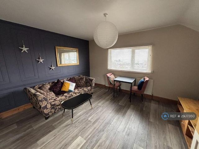 Apartment for rent in Nangreaves, Wales