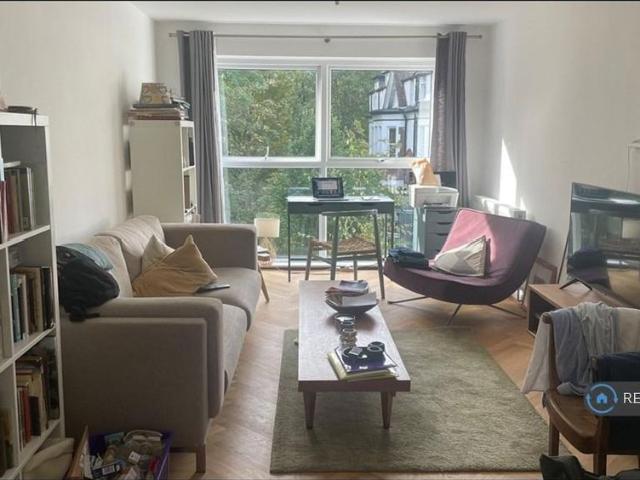 Apartment for rent in Shepherd's Hill, Greater London