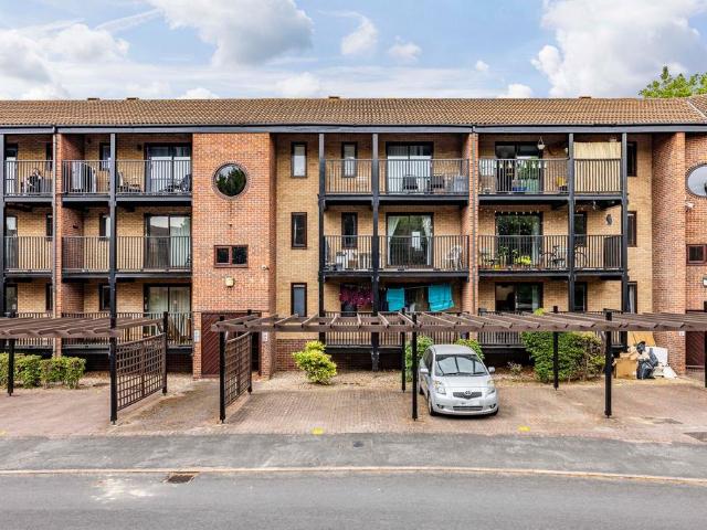 Flat for rent in Haddon, East Midlands