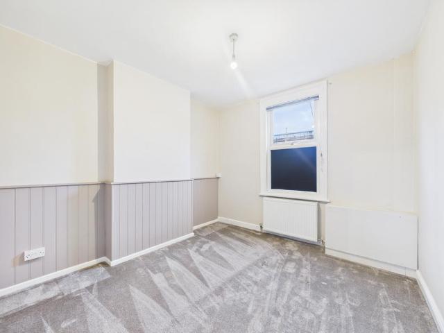 Flat for rent in Wotton, Gloucester