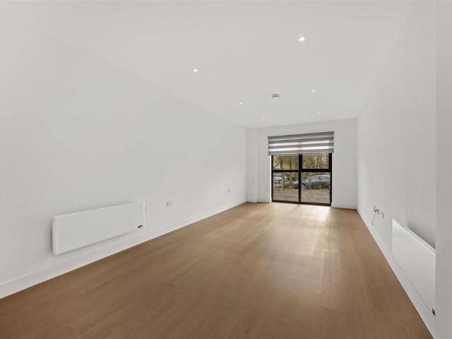 Flat for rent in Rodbourne, Swindon