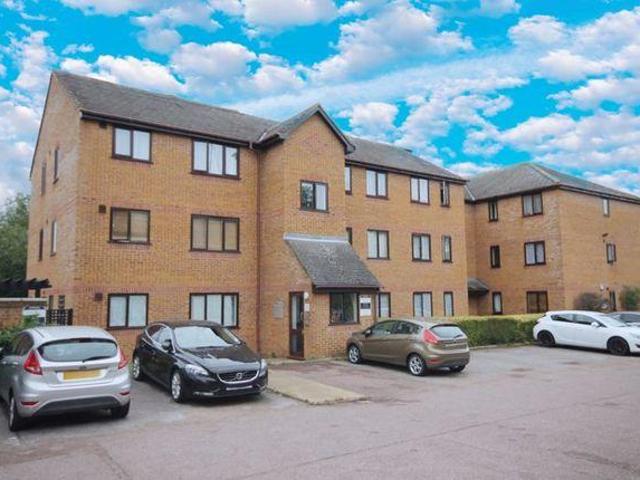 Flat for rent in London Borough of Ealing, Perivale