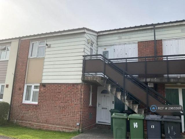 Flat for rent in Lychpit, Priest Down