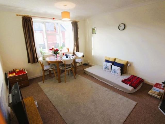 Apartment for rent in Perryfields, West Sussex