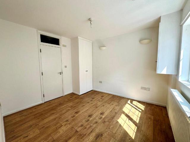 Flat for rent in Goddington, Greater London