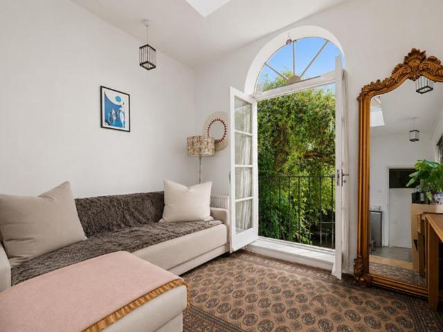Flat for rent in Stoke Newington, Greater London