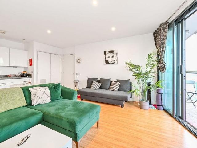 Apartment for rent in Chalk Farm, Greater London