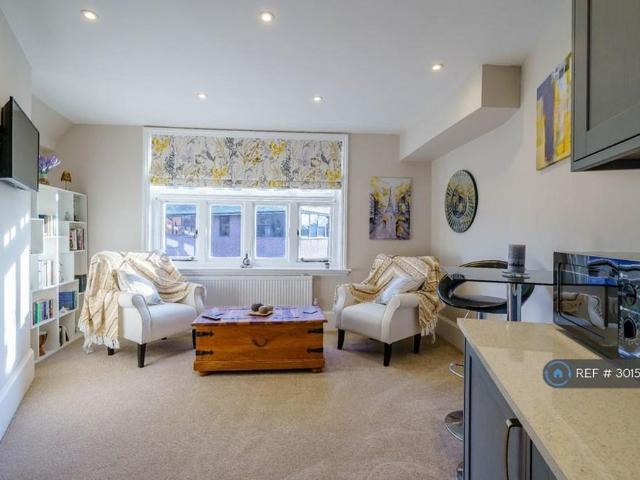 Apartment for rent in Henley-on-Thames, Berrick Salome