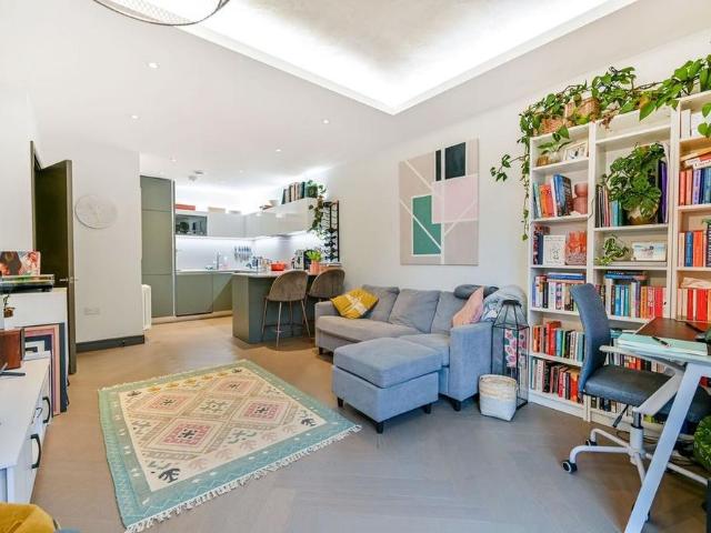 Apartment for rent in St Margarets, Greater London
