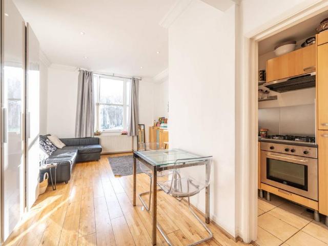 Flat for rent in Notting Hill, Isle Of Man