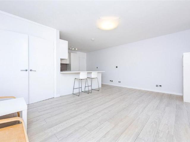 Apartment for rent in Chalk Farm, Greater London