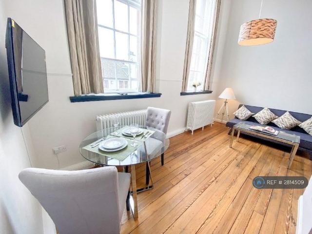 Apartment for rent in Broughton, Scotland