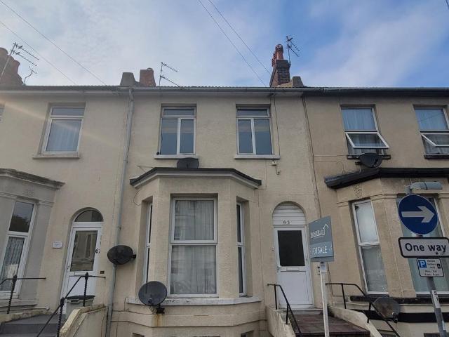 Flat for rent in Roselands, Eastbourne