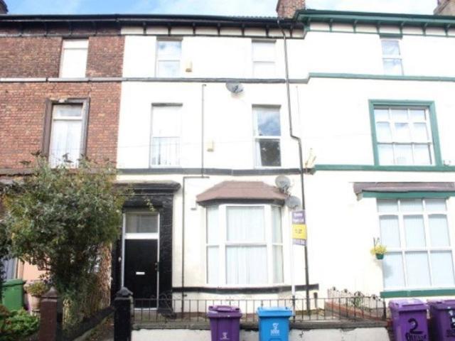 Flat for rent in Calderstones