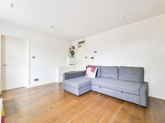 Apartment for rent in London Borough of Hammersmith and Fulham, Greater London