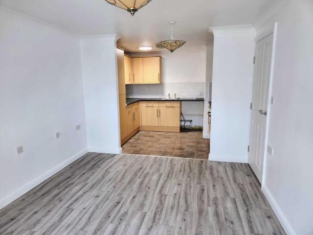 Apartment for rent in Littlecote, West Sussex