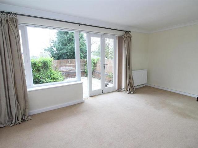 Apartment for rent in St Albans, Five Acres