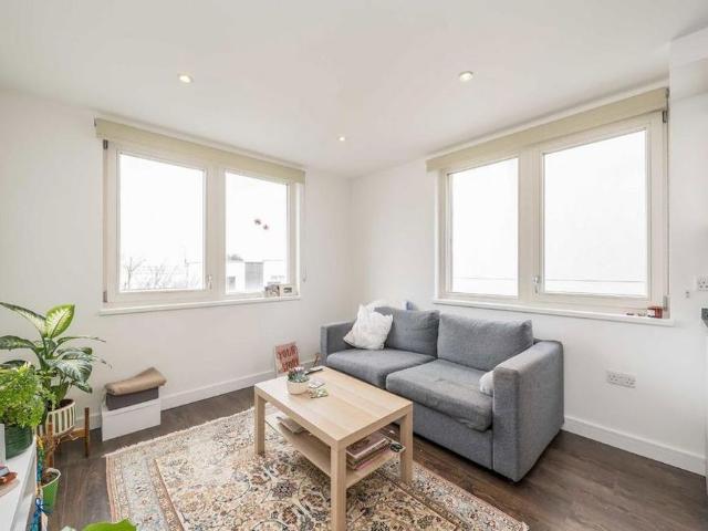 Apartment for rent in North Sheen, Greater London