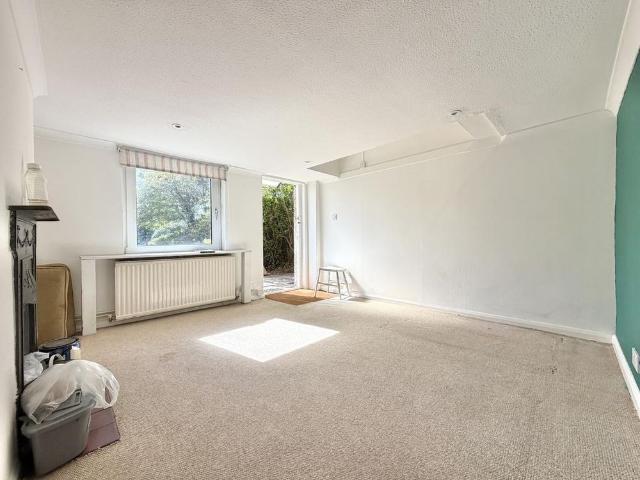Apartment for rent in Perryfields, West Sussex