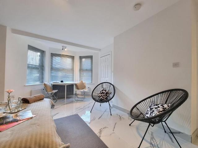 Apartment for rent in London Borough of Ealing, Greater London