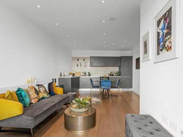 Apartment for rent in North Kensington, Greater London