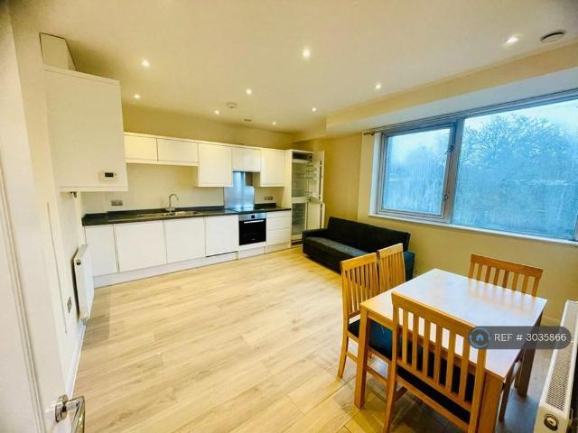 Apartment for rent in Heol-las, Surrey