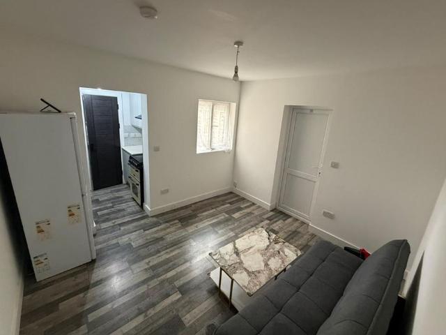 Apartment for rent in Little Heath, Greater London