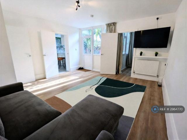 Flat for rent in Camberwell, Greater London