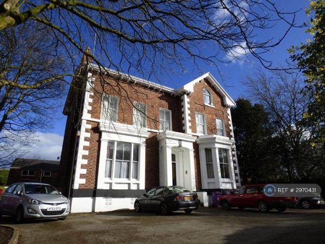 Flat for rent in Calderstones