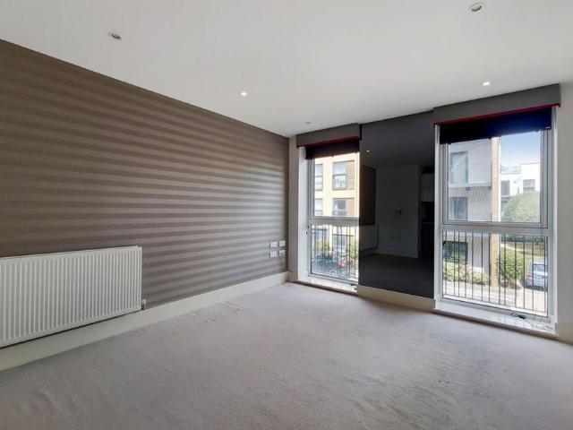 Apartment for rent in Little Stanmore, Greater London