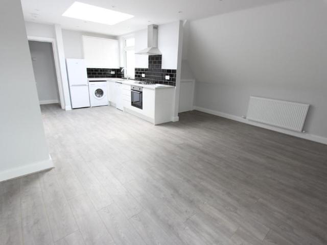 Flat for rent in Woodside Park, Isle Of Man