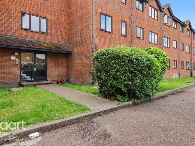 Flat for rent in Grays, Essex
