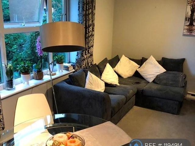 Flat for rent in Pouchen End, Hertfordshire