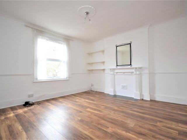 Apartment for rent in Shortlands, Greater London