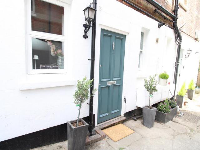 Flat for rent in Broadwater Down, Sandown Park