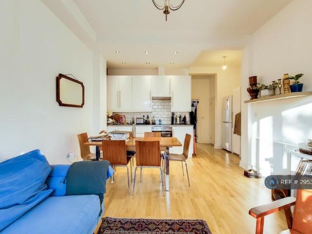 Flat for rent in Shacklewell, Greater London