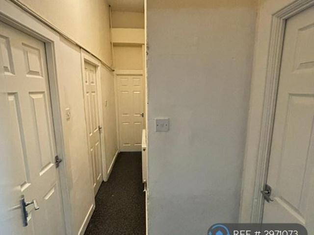 Flat for rent in Calderstones