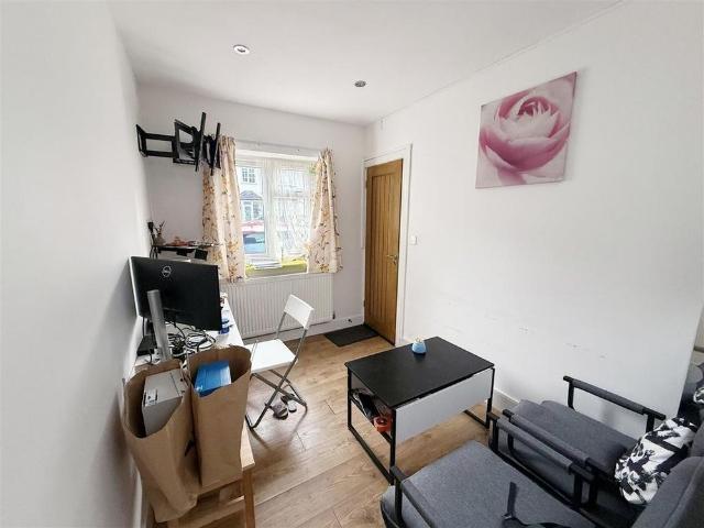 Apartment for rent in Pinner, Greater London