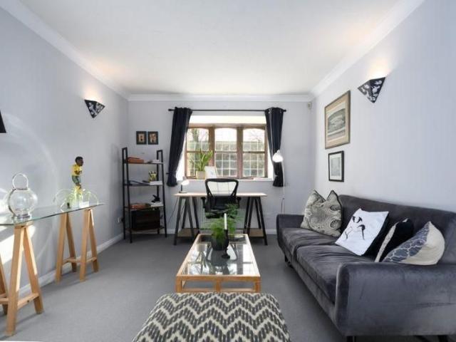 Apartment for rent in Hersham, Walton-on-Thames