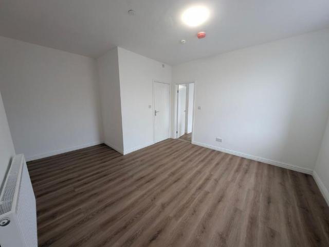 Apartment for rent in Ystrad, Ton Pentre