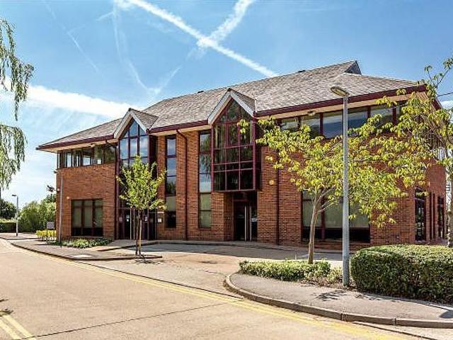 Flat for rent in Pachesham Park, Surrey