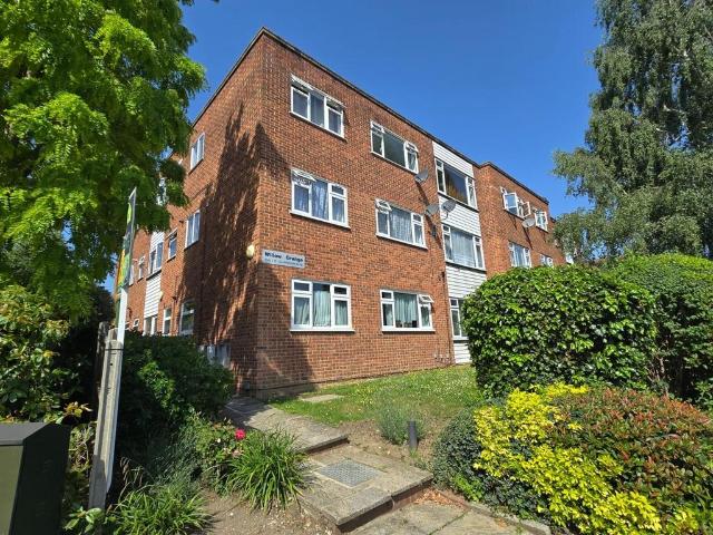 Flat for rent in Albany Park, Greater London